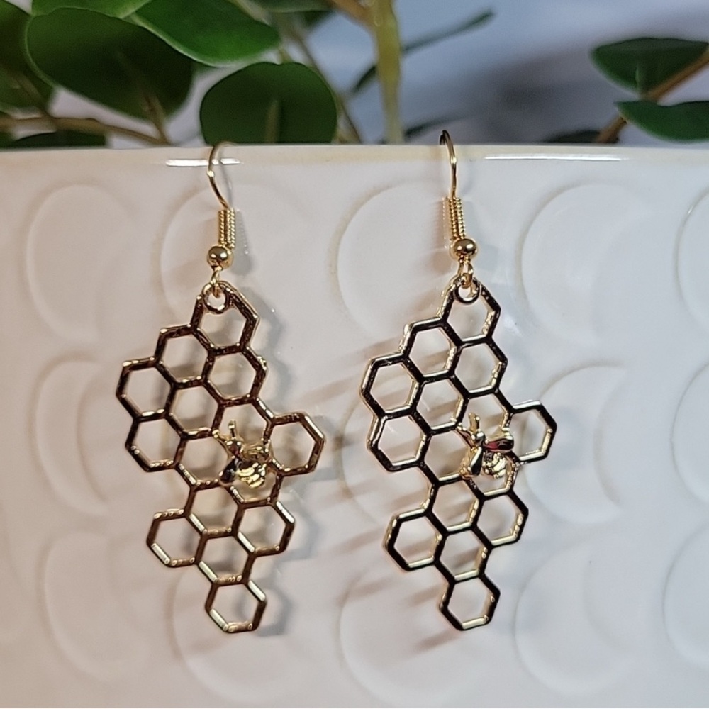 🔥LAST PAIR🔥 Honeycomb Bee Drop Earrings